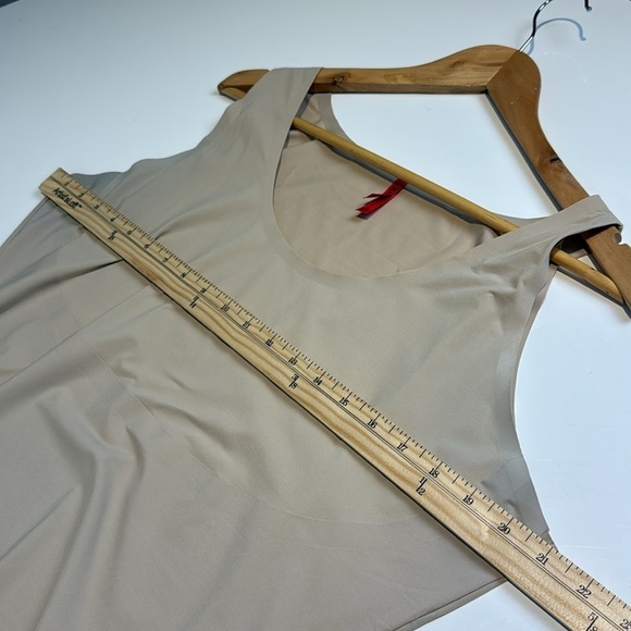 Spanx Thinstincts Tank Shapewear beige sleeveless womens top - Picture 6 of 8